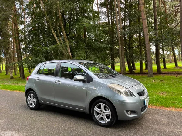 Toyota Yaris Hatchback, Petrol, 2010, Silver