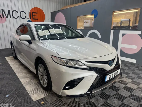 Toyota Camry Saloon, Petrol Hybrid, 2021, White