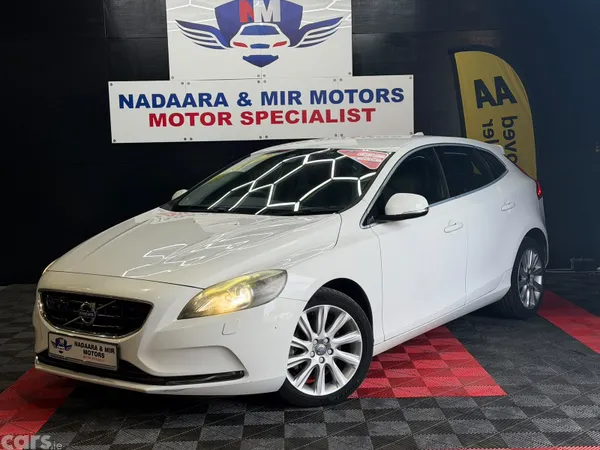 Volvo V40 Hatchback, Petrol, 2015, White