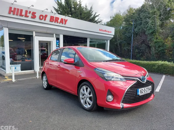Toyota Yaris Hatchback, Petrol Hybrid, 2016, Red