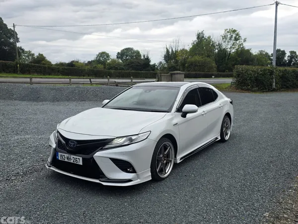Toyota Camry Saloon, Petrol Hybrid, 2019, White
