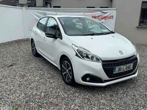 Peugeot 208 Hatchback, Petrol, 2016, White