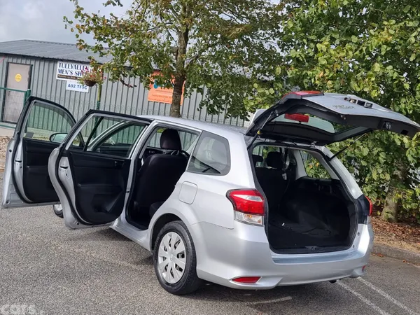 Toyota Corolla Estate, Petrol Hybrid, 2017, Silver