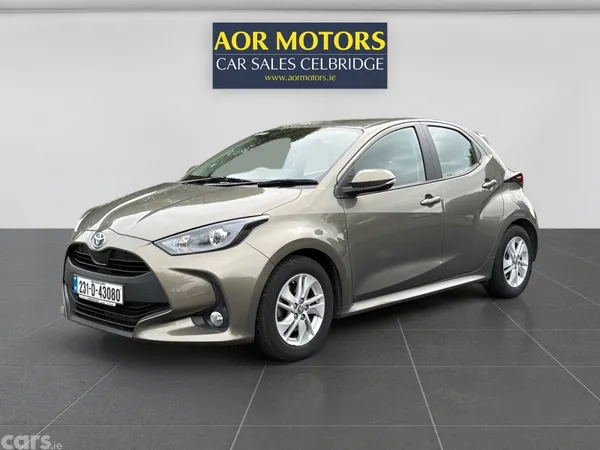 Toyota Yaris Hatchback, Petrol Hybrid, 2023, Green