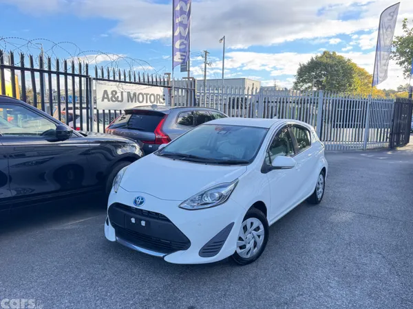 Toyota Aqua Hatchback, Petrol Hybrid, 2021, White