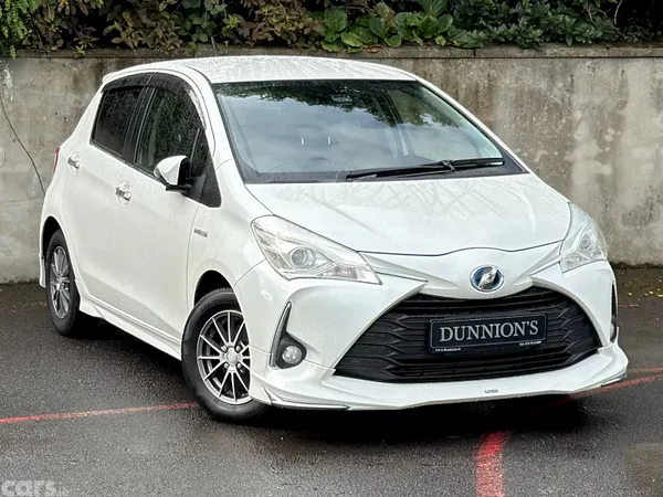 Toyota Vitz Hatchback, Petrol Hybrid, 2017, White