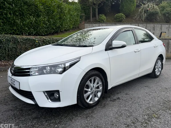 Toyota Corolla Saloon, Diesel, 2015, White