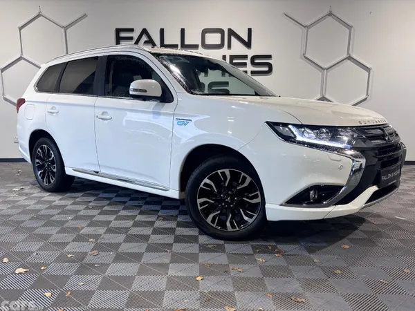 Mitsubishi Outlander SUV, Petrol Plug-in Hybrid, 2017, White