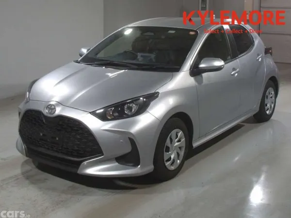 Toyota Yaris Hatchback, Petrol Hybrid, 2024, Silver