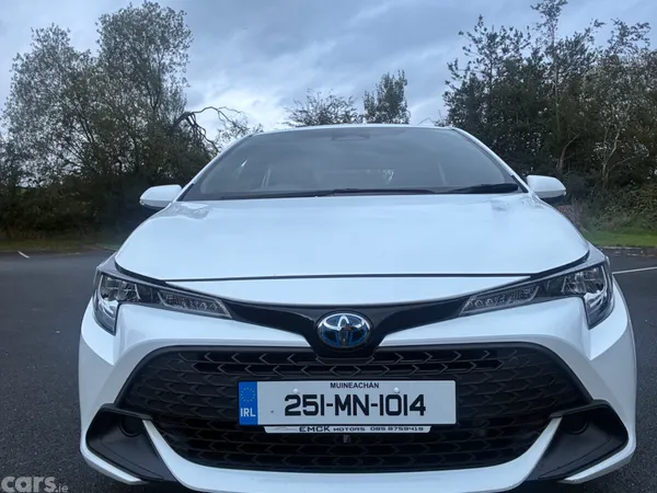 Toyota Corolla Hatchback, Petrol Hybrid, 2025, White