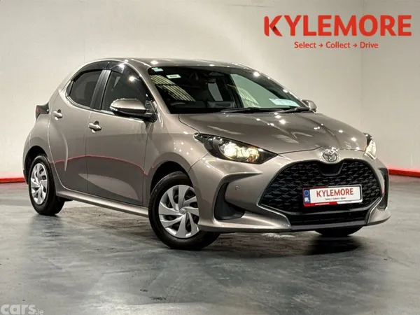 Toyota Yaris Hatchback, Petrol Hybrid, 2025, Brown