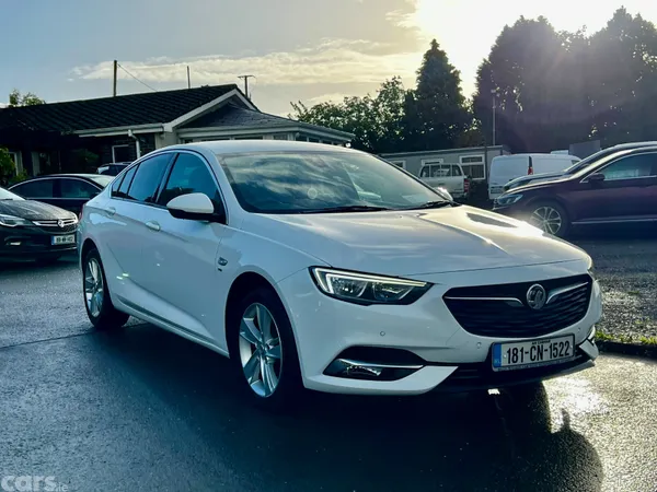 Opel Insignia Hatchback, Diesel, 2018, White