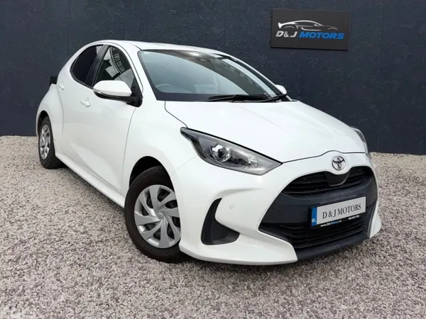 Toyota Yaris Hatchback, Petrol, 2021, White