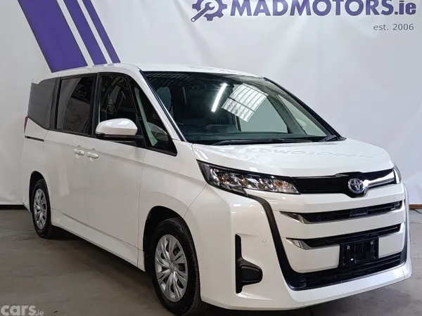 Toyota Noah MPV, Petrol Hybrid, 2022, White
