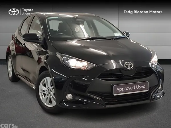 Toyota Yaris Hatchback, Petrol Hybrid, 2024, Black