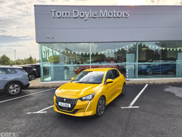 Peugeot 208 Hatchback, Petrol, 2021, Yellow