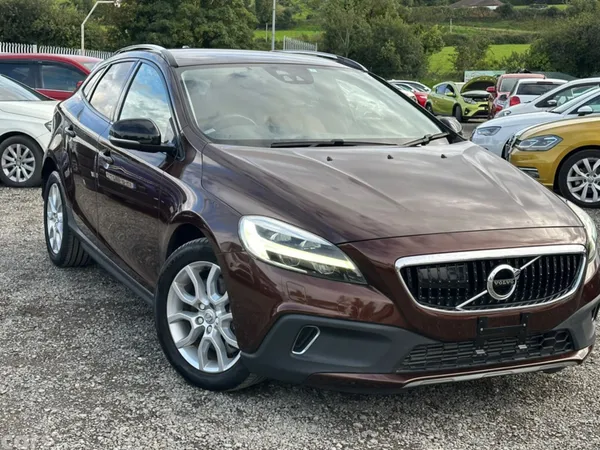 Volvo V40 Hatchback, Diesel, 2018, Brown