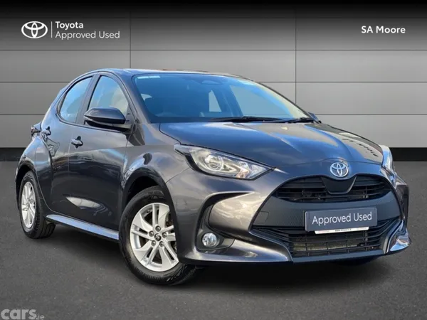 Toyota Yaris Hatchback, Petrol Hybrid, 2024, Grey