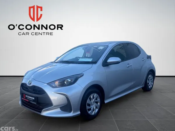 Toyota Yaris Hatchback, Petrol Hybrid, 2021, Silver