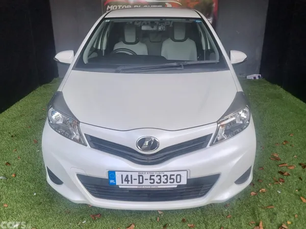 Toyota Vitz Hatchback, Petrol, 2014, Silver
