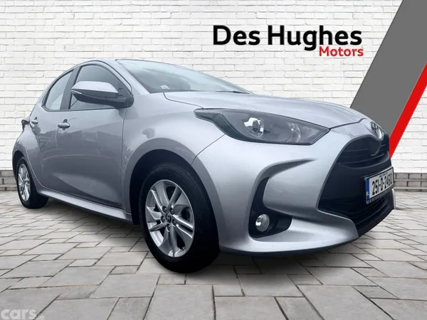 Toyota Yaris Hatchback, Petrol Hybrid, 2025, Silver
