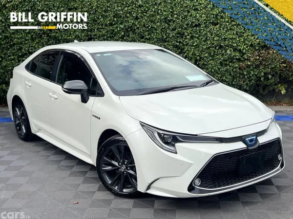 Toyota Corolla Saloon, Petrol Hybrid, 2020, White