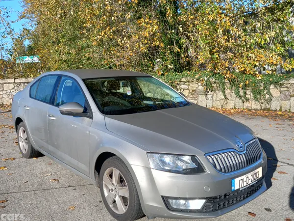 Skoda Octavia Saloon, Diesel, 2017, Yellow