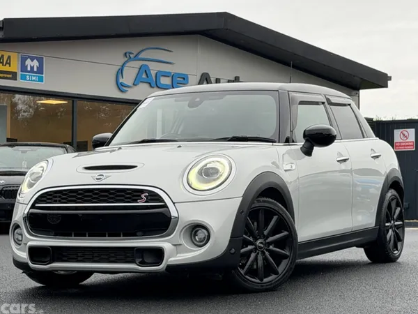 Mini Cooper Hatchback, Diesel, 2019, Silver