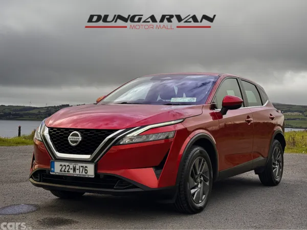 Nissan Qashqai MPV, Petrol, 2022, Red