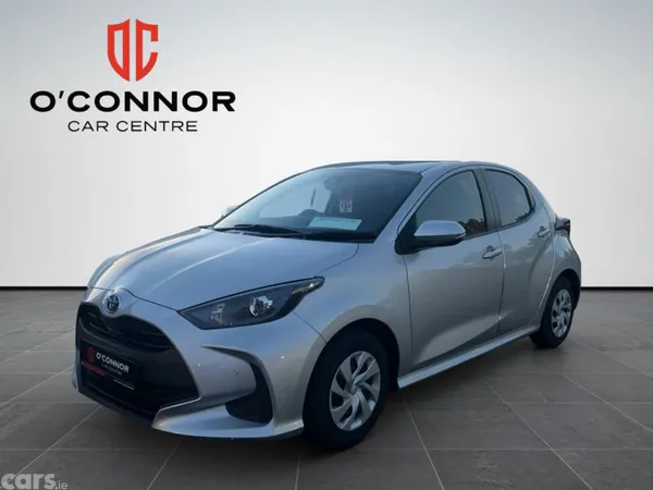 Toyota Yaris Hatchback, Petrol Hybrid, 2021, Silver