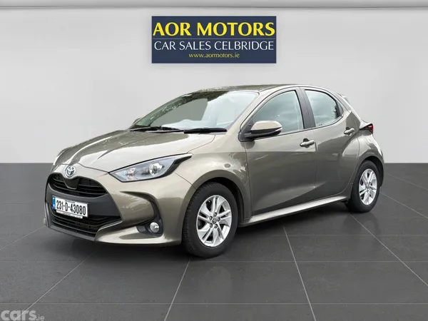Toyota Yaris Hatchback, Petrol Hybrid, 2023, Green