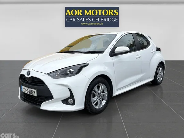 Toyota Yaris Hatchback, Petrol Hybrid, 2023, White