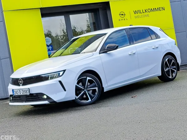 Opel Astra Hatchback, Diesel, 2024, White