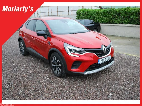 Renault Captur Hatchback, Petrol, 2023, Red