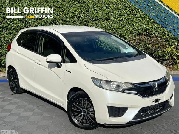 Honda Fit Hatchback, Petrol Hybrid, 2016, White
