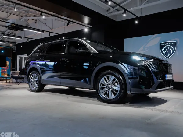 Peugeot 5008 MPV, Petrol Hybrid, 2026, Black