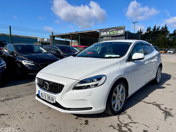 Volvo V40 Hatchback, Diesel, 2018, White