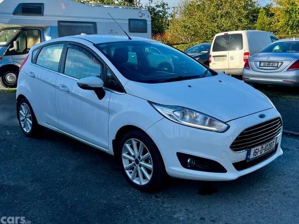 Ford Fiesta Hatchback, Petrol, 2016, White