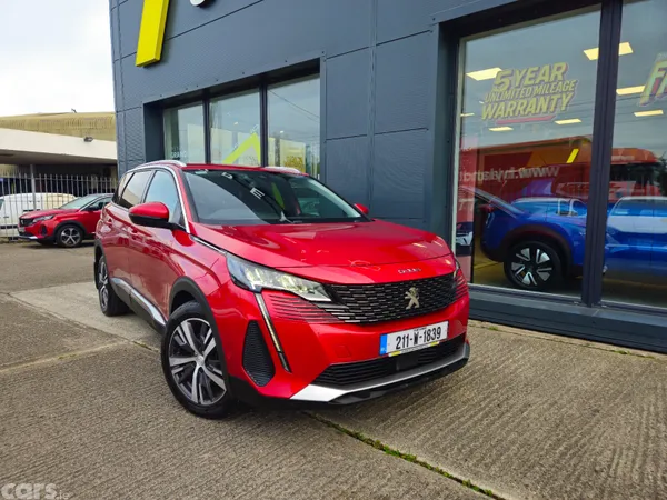 Peugeot 5008 MPV, Diesel, 2021, Red