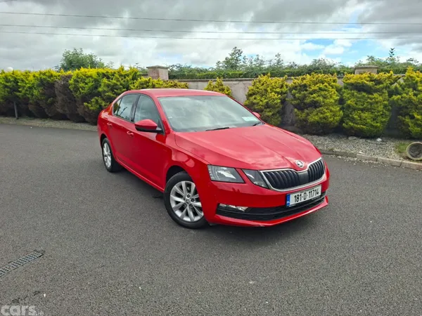 Skoda Octavia Hatchback, Petrol, 2018, Red