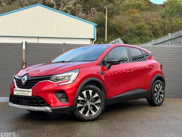 Renault Captur Hatchback, Petrol Hybrid, 2023, Red