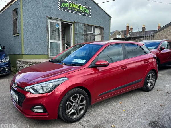 Hyundai i20 Hatchback, Petrol, 2019, Red