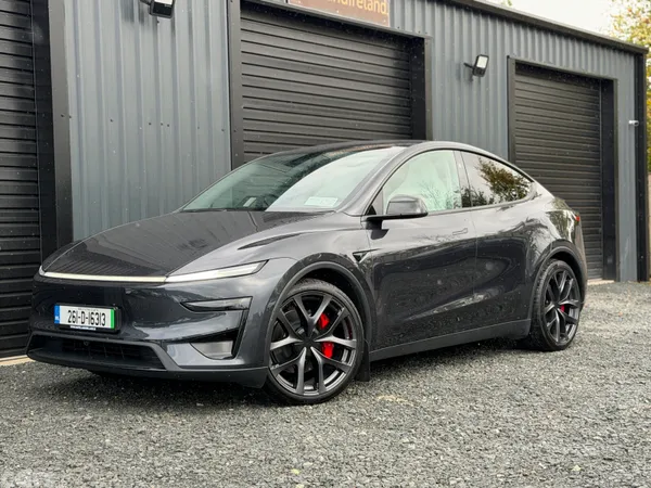 Tesla Model Y MPV, Electric, 2026, Grey