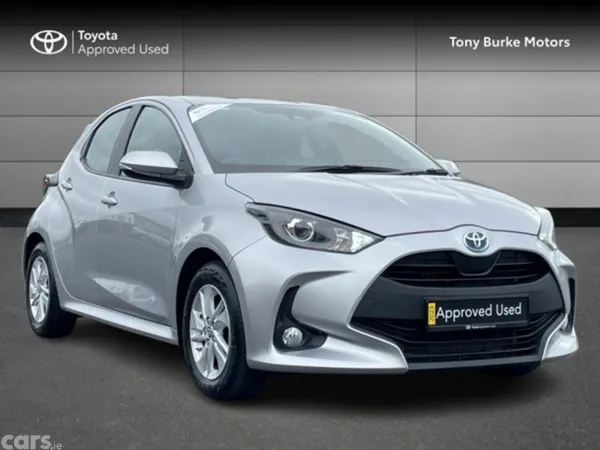 Toyota Yaris Hatchback, Petrol Hybrid, 2023, Silver