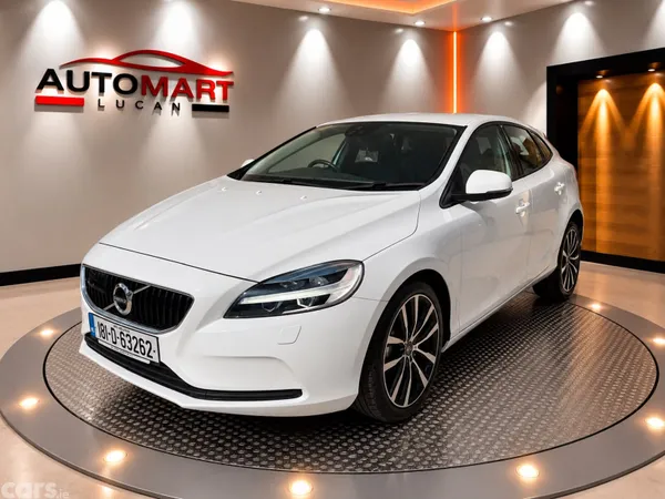 Volvo V40 Hatchback, Diesel, 2018, White