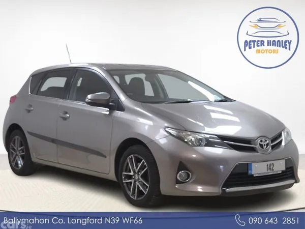 Toyota Auris Hatchback, Petrol, 2014, Gold
