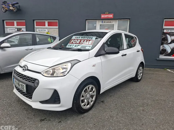 Hyundai i10 Hatchback, Petrol, 2017, White