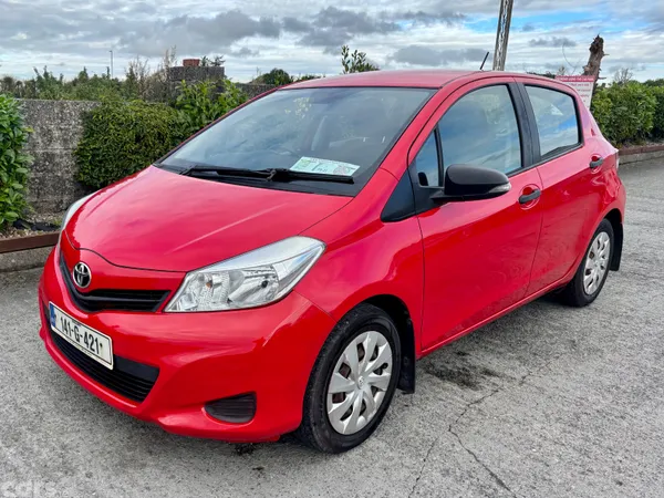 Toyota Yaris Hatchback, Petrol, 2014, Red