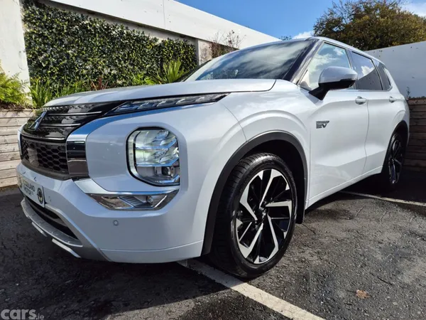 Mitsubishi Outlander SUV, Petrol Plug-in Hybrid, 2023, White