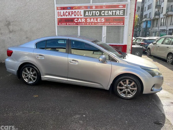 Toyota Avensis Saloon, Diesel, 2013, Silver